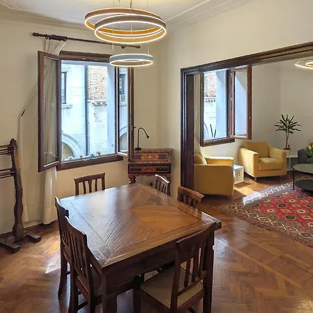 Ca Roson Exclusive In Heart Of Apartment
